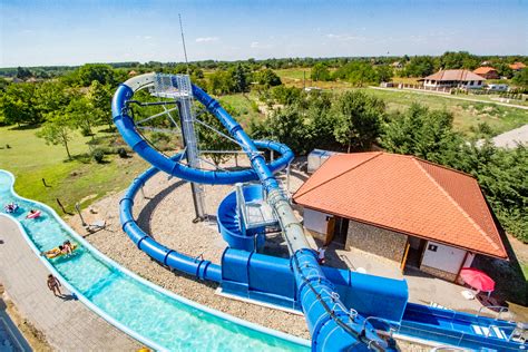 Aqua Centrum Slide Park – Ceglédi Gyógyfürdő és。